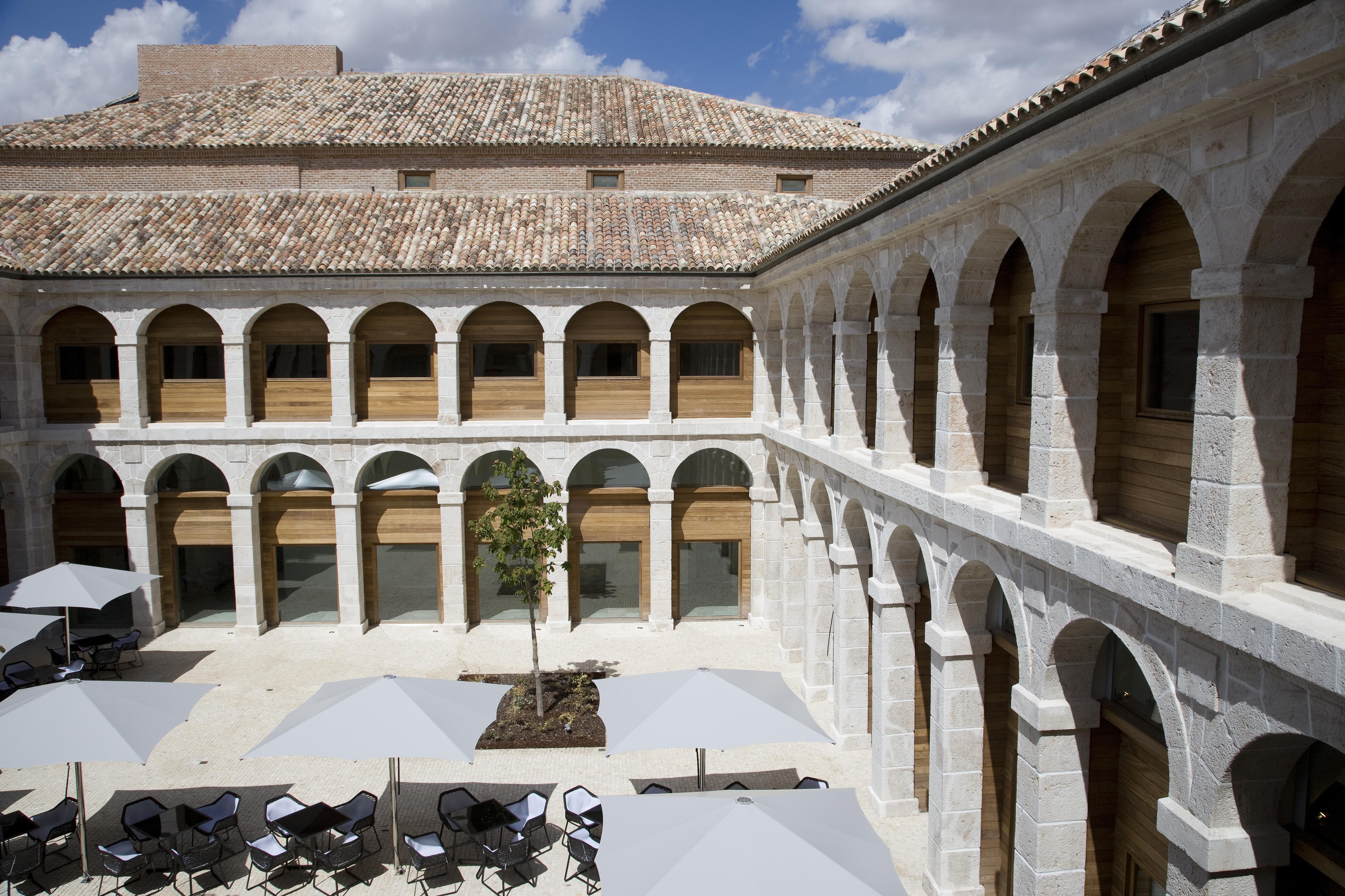 Parador de Alcalá de Henares Exterior foto